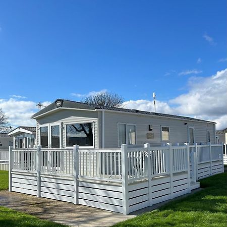 Bertie-By-The-Sea At Hoburne Naish Hotell Highcliffe Exteriör bild