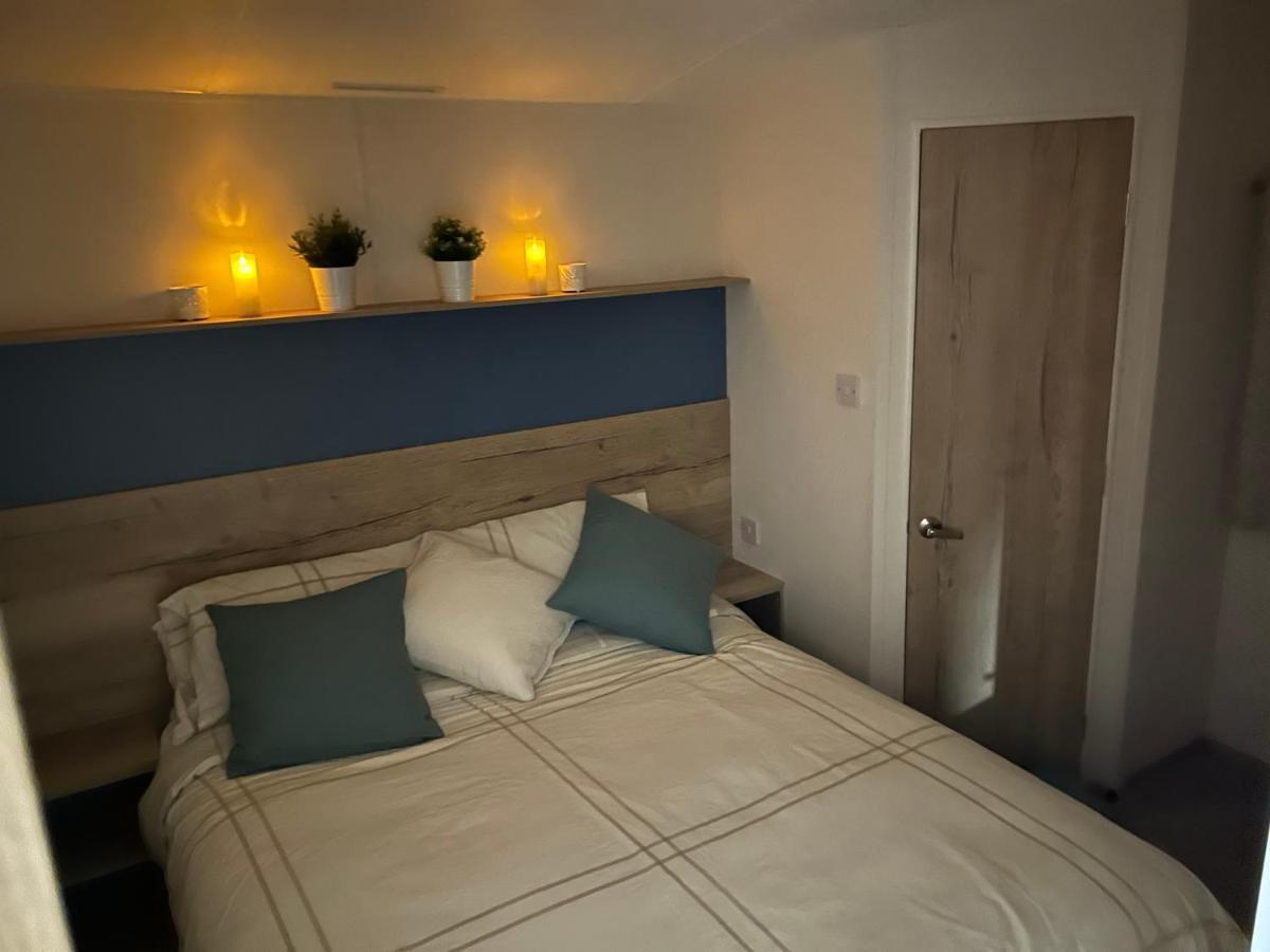 Bertie-By-The-Sea At Hoburne Naish Hotell Highcliffe Exteriör bild