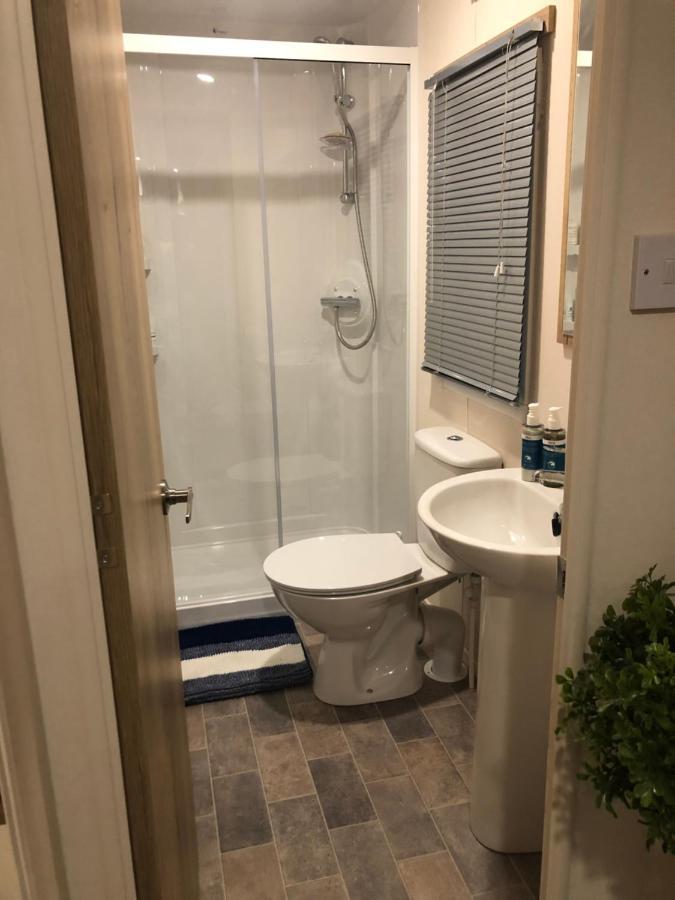 Bertie-By-The-Sea At Hoburne Naish Hotell Highcliffe Exteriör bild