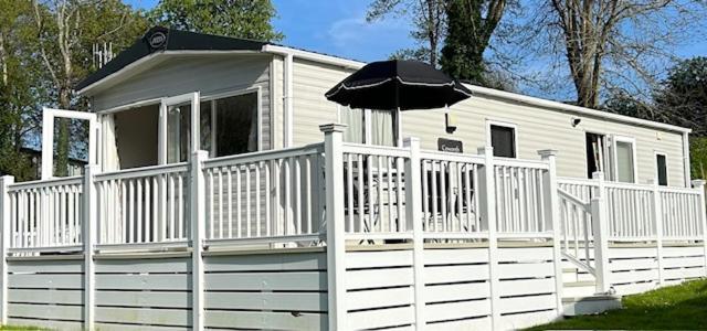 Bertie-By-The-Sea At Hoburne Naish Hotell Highcliffe Exteriör bild